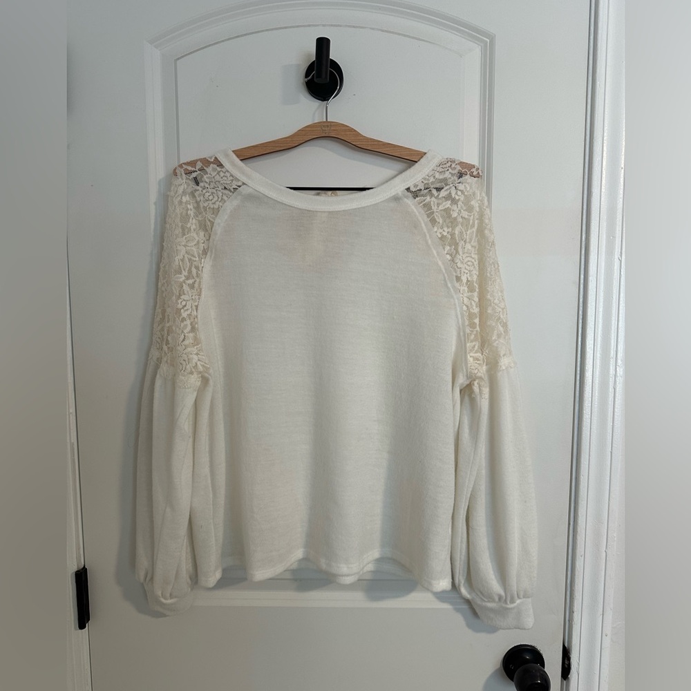 Blu Pepper Cream Lace Sleeve Sweater